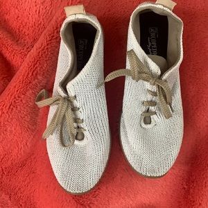 Arcopedico white shoes